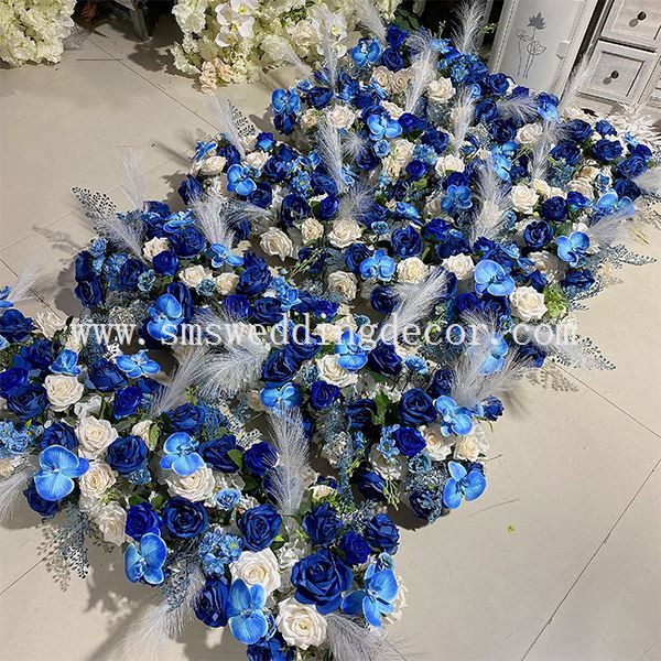 navy blue and white wedding flowers