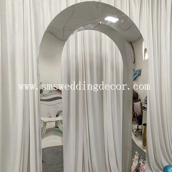 gold circle arch wedding