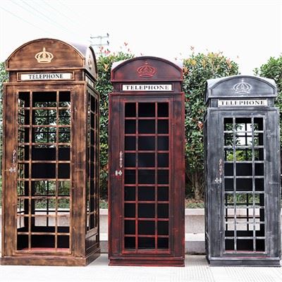 Cabina telefónica británica antigua