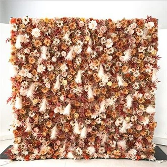 Pared de flores de imitación al aire libre